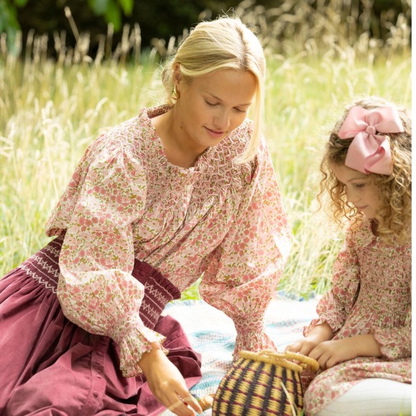 Cleopatra Blouse with Hedgerow Haze Hand Smocking made with Liberty Poppies and Daisies Edition 30 Cleopatra Blouse with Hedgerow Haze Hand Smocking made with Liberty Poppies and Daisies Edition 30